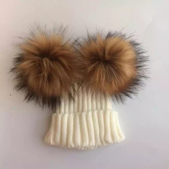 🎉HP🎉NEW Adorable Kids Beanie Detachable Pom Poms - Picture 2 of 5